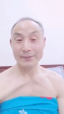 邀老头来家里玩耍