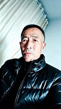 和朴实瘦老一起玩耍