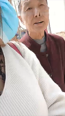 美女搭讪瘦老头