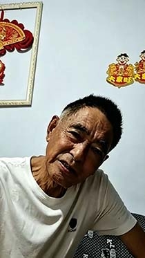 听话乖巧的帅气老头