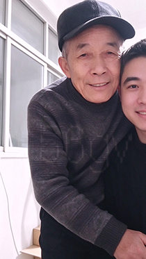 父子二人情义深