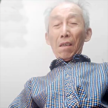 害羞的白发瘦老