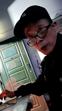 夜晚看望瘦保安