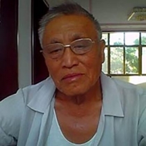 慈祥的眼镜帅老