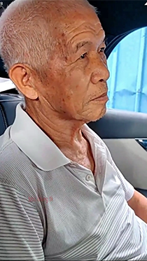 送劳累的老农民坐车回家