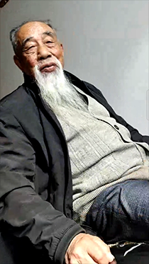 经不起诱惑的胡子老头