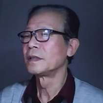 帅气的退休瘦老