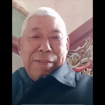 农村可爱的白发帅老