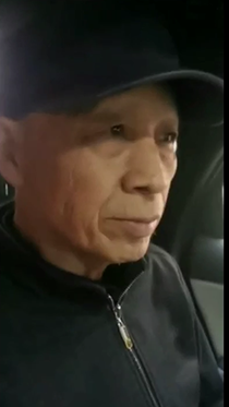 和朴实乡下老头在车上的欢快时光