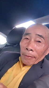小眼睛可爱老头