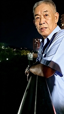 夜晚偶遇帅老头