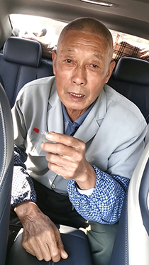 和农村瘦老头一起出游