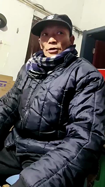 夜晚找打更老头吃宵夜