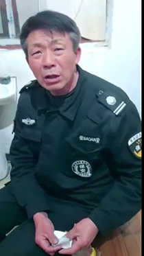 有些害羞的老保安