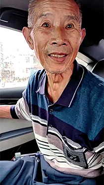 瘦老农民坐车去游玩
