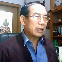 帅气的眼镜老爷子