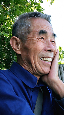 公园遇见帅气瘦老头