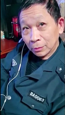 去看望白净的帅气老保安