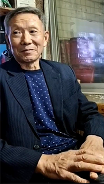 看望好久不见的老更夫