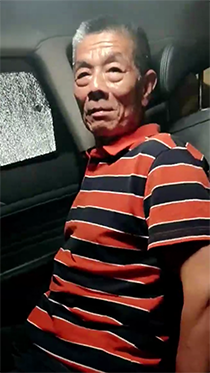 上车老头严肃中带着可爱
