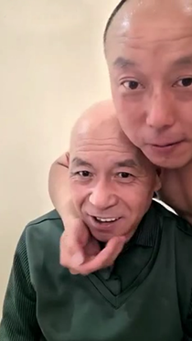 直播中的忘年交