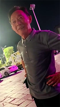 夜晚搭讪帅气老头