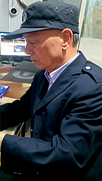 超帅瘦老保安的稳重