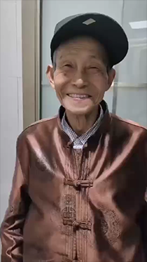 活泼可爱的瘦老头