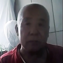 红衣服可爱胖老头