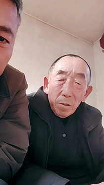 父子俩一起搞直播