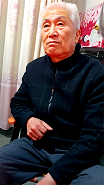 到白发帅老家坐客
