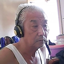 严肃的白发帅老