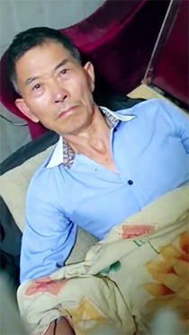 已经上床休息的老保安