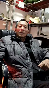 看望退休老工人