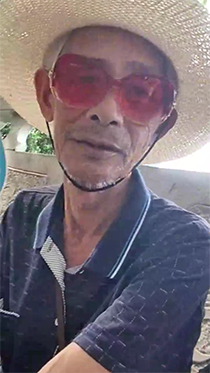 乘凉的帅气瘦老头