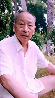 公园遇见儒雅老头