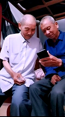 去看望两个乡下瘦老头