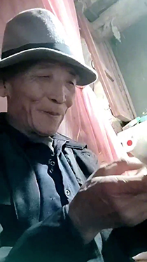 夜晚看望独居瘦老头