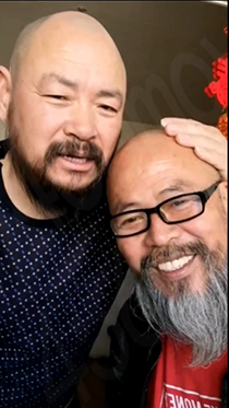 大胡子父子一起搞直播