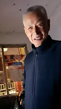 热情的瘦老头