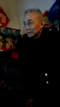 夜晚看望帅气老保安