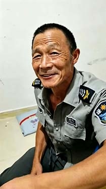 看望可爱的瘦保安