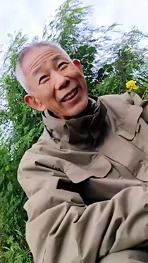 户外遇见乐观瘦老头