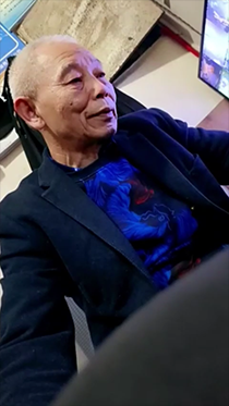 儒雅慈祥的瘦老头