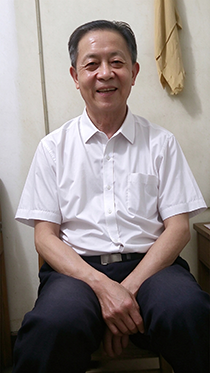 儒雅帅气老头在直播