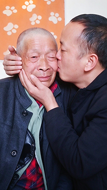 父子直播间搞暧昧