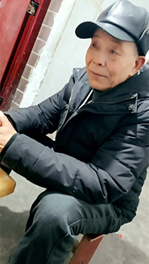 看望独居帅老