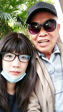 老爷子和美女公园的偶遇