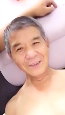 白净帅老陪我一起直播