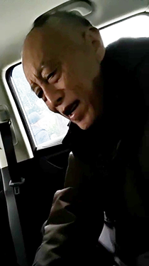 帅气瘦老头上了我的车